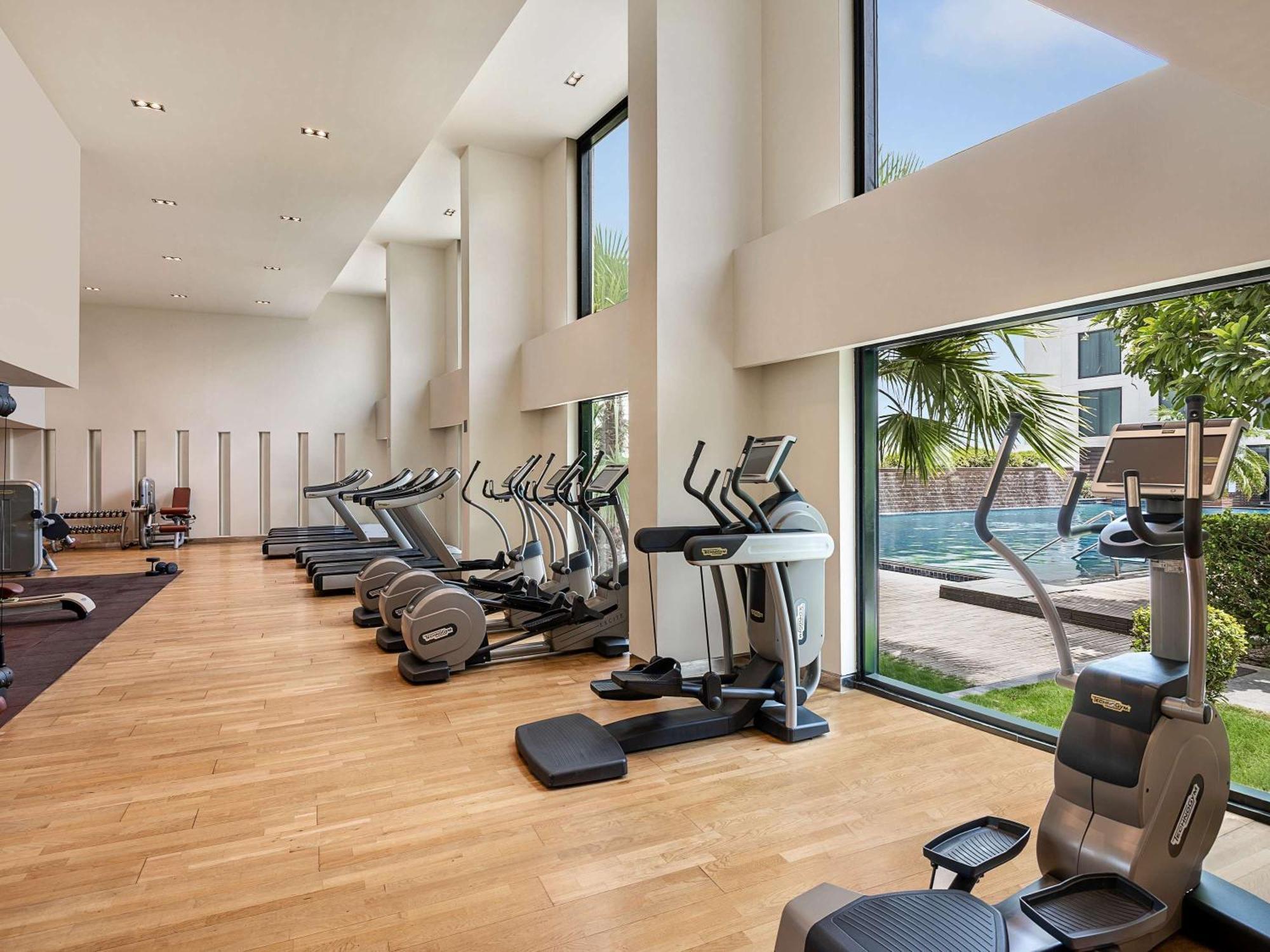 Pullman New Delhi Aerocity المظهر الخارجي الصورة The gym at the hotel