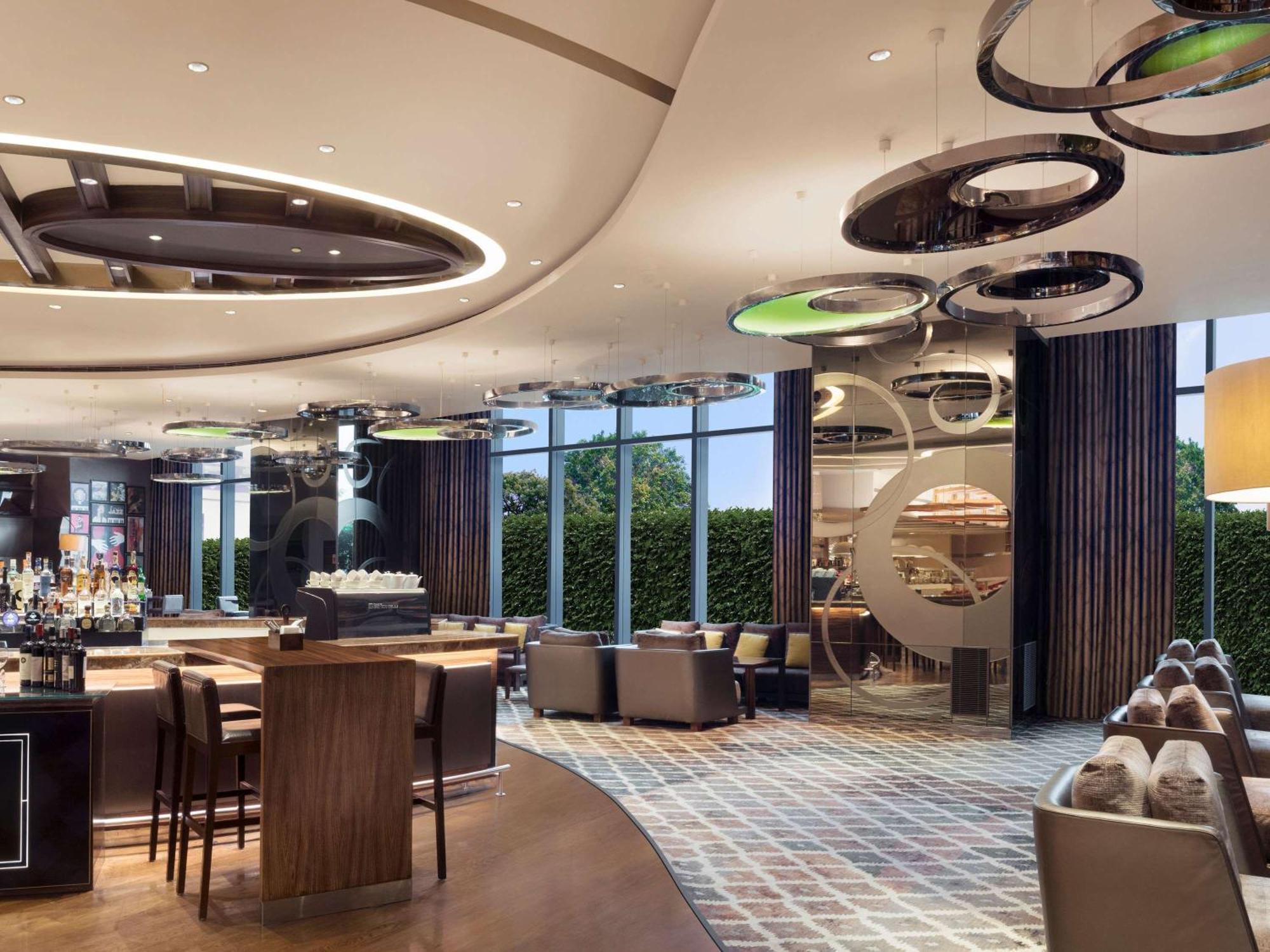 Pullman New Delhi Aerocity المظهر الخارجي الصورة The lounge at the airport