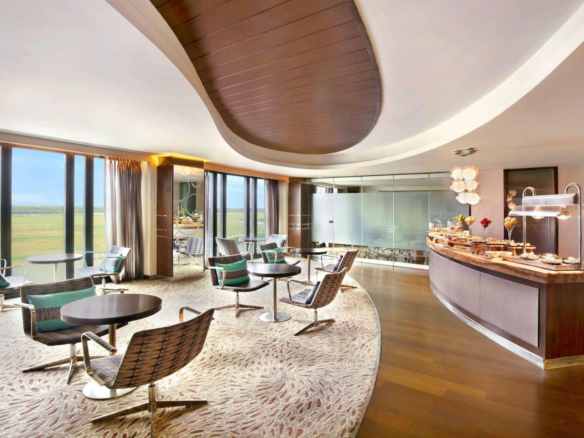 Pullman New Delhi Aerocity المظهر الخارجي الصورة Club Lounge at KLIA